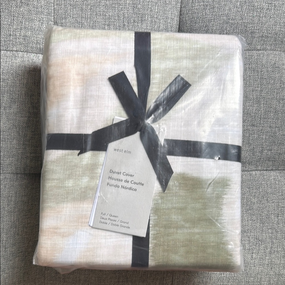West Elm Cream and Green Duvet Cover for Elegant Bedding Full / Queen